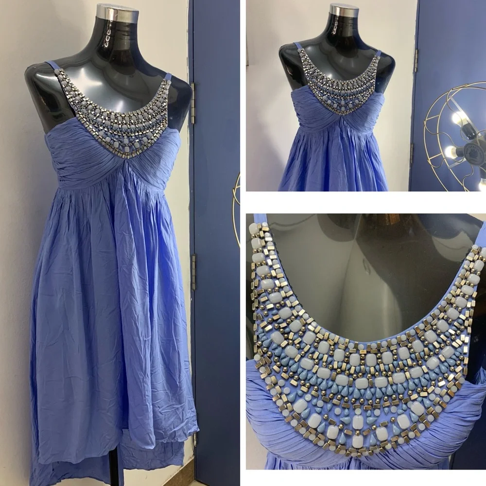 ๐ FOREVER NEW Dress with the Neck Design of Stitched Handcrafted Stones - Picture 1 of 11